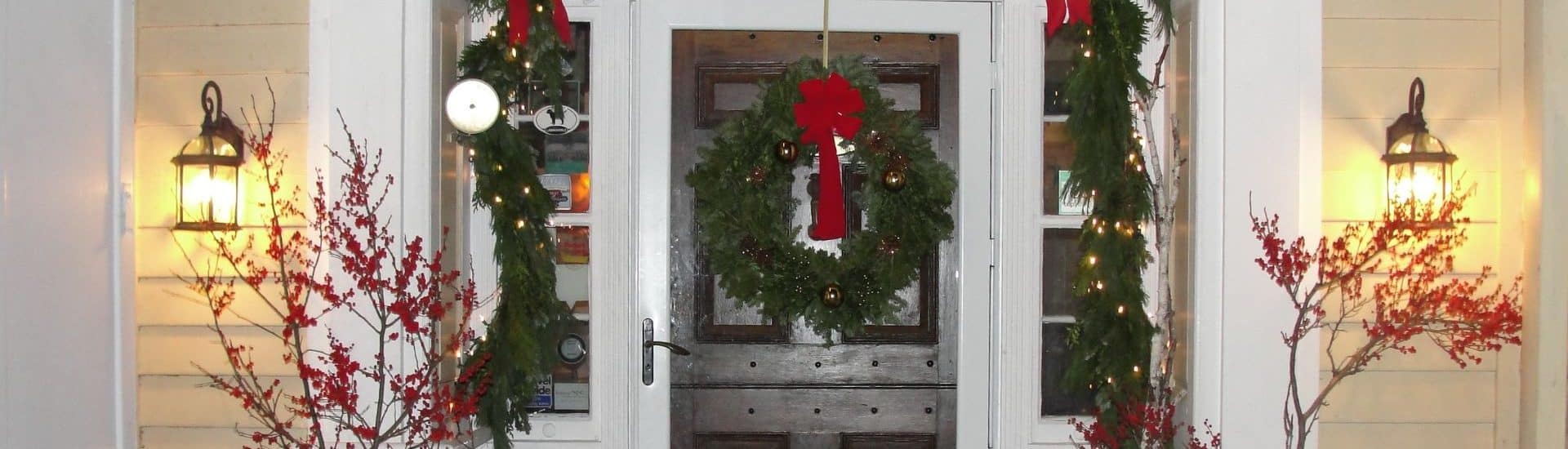 Front entryway of the Devonfield Inn decorated for the Christmas holidays